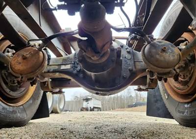 Meritor-Rockwell RT40-145 Rear Axle Assembly for a 2000 International 9400