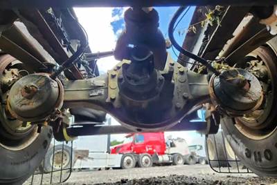 Meritor-Rockwell RT40-145 Rear Axle Assembly for a 2006 Volvo VNL