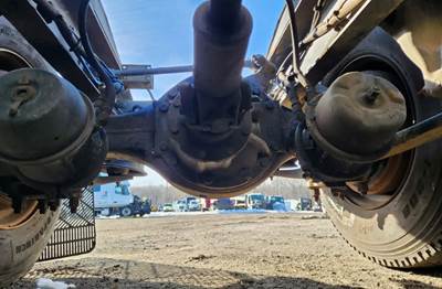 Meritor-Rockwell RT40-145A Rear Axle Assembly for a 2013 Freightliner Cascadia 125