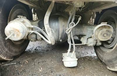 Meritor-Rockwell RT44-145 Rear Axle Assembly for a 2000 Sterling L9522