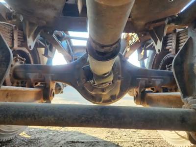 Meritor-Rockwell SSHD Rear Axle Assembly for a 1987 Freightliner FLC