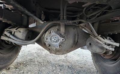 Mitsubishi MK350172 Rear Axle Assembly for a 2007 Mitsubishi FM65F