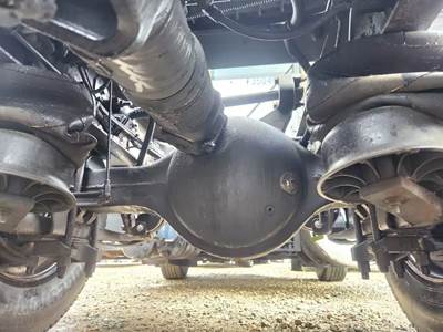 Dana-Spicer DS404 Front Axle Housing for a 2007 International 8600