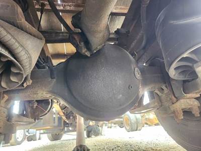 Dana-Spicer DS404 Front Axle Housing for a 2007 International 4400