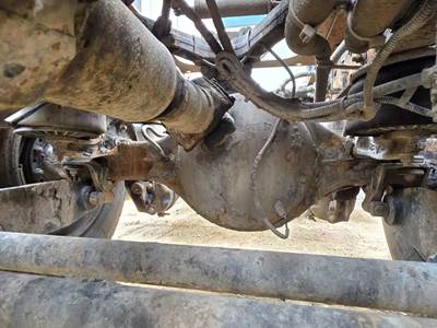 Dana-Spicer DSH40 Front Axle Housing for a 2011 Kenworth T800