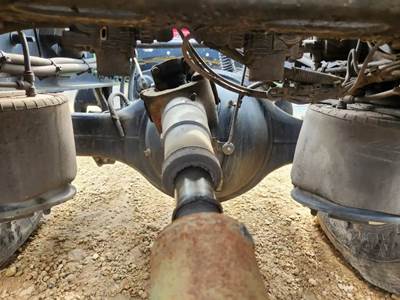 Meritor-Rockwell MT40-14X Front Axle Housing for a 2015 Freightliner Coronado 132 Glider