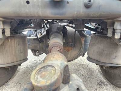 Meritor-Rockwell MT40-14X Front Axle Housing for a 2014 Freightliner Cascadia 125