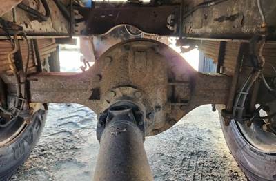 Dana 19060S Rear Axle Housing for a 2004 GMC C7500