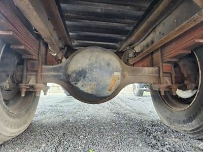 Dana 19060S Rear Axle Housing for a 1999 GMC C6500