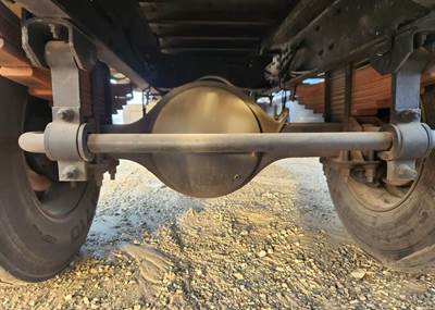 Dana 19060S Rear Axle Housing for a 2006 Isuzu FTR