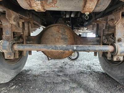 Dana 21060S Rear Axle Housing for a 1999 GMC C7500