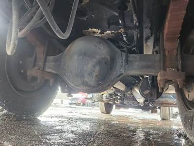 Dana 21060S Rear Axle Housing for a 2003 International 4300