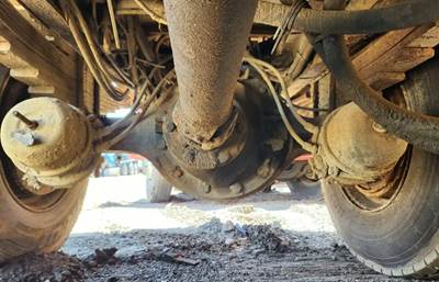 Dana 23105S Rear Axle Housing for a 2005 GMC C8500