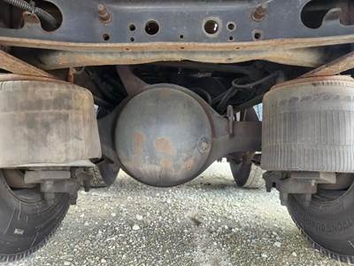 Dana DS404 Rear Axle Housing for a 2007 International 4400