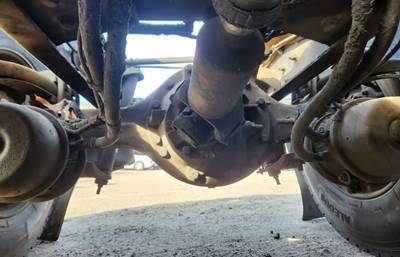 Dana DSP40 Rear Axle Housing for a 2012 Kenworth T660