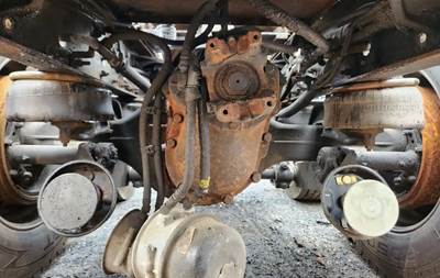 Dana DSP40 Rear Axle Housing for a 2003 Kenworth W900