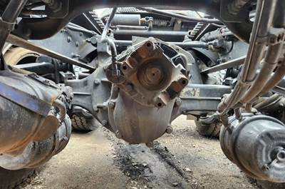 Dana DSP40 Rear Axle Housing for a 2018 Peterbilt 579