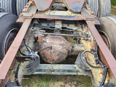 Dana DSP40 Rear Axle Housing for a 2005 Kenworth T2000