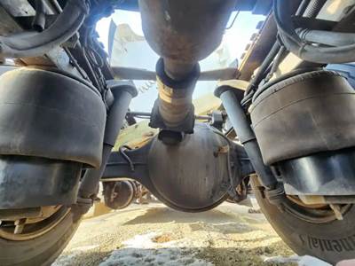 Dana DSP40 Rear Axle Housing for a 2015 Kenworth T680