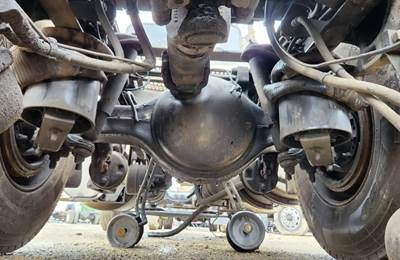 Dana DSP40 Rear Axle Housing for a 2013 Peterbilt 386