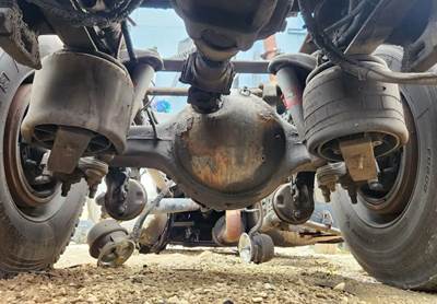 Dana DSP40 Rear Axle Housing for a 2007 Peterbilt 387