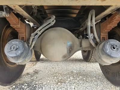 Dana DSP41 Rear Axle Housing for a 2017 Peterbilt 348
