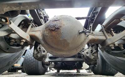 Dana DST40 Rear Axle Housing for a 2013 Volvo VNL