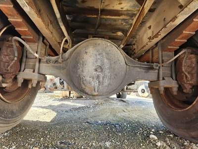 Dana N175 Rear Axle Housing for a 1999 International 4700