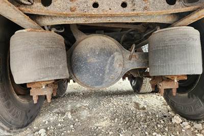 Dana RS404 Rear Axle Housing for a 2009 International 4400