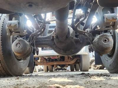 Dana RSH40 Rear Axle Housing for a 2014 Peterbilt 388