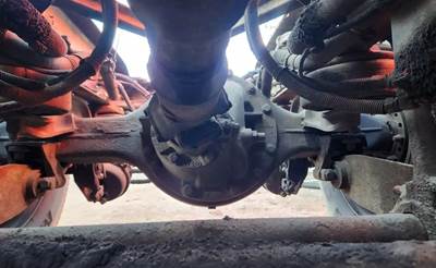 Dana RSH40 Rear Axle Housing for a 2006 Kenworth T800