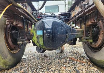 Dana S23-190 Rear Axle Housing for a 2005 Kenworth T300
