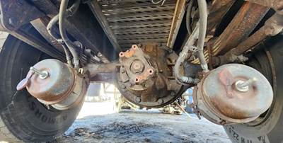 Dana 21060S Rear Axle Housing for a 2009 Kenworth T300