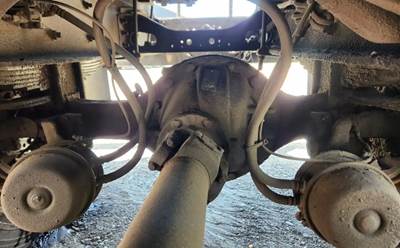 Dana 21060S Rear Axle Housing for a 2006 International 4400