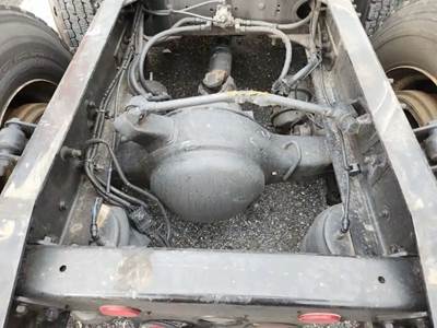 Dana DS404 Rear Axle Housing for a 2013 Freightliner Cascadia 113