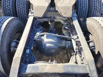 Dana DS404 Rear Axle Housing for a 2010 Freightliner COLUMBIA 120