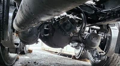 Dana DSP40 Rear Axle Housing for a 2007 Peterbilt 379