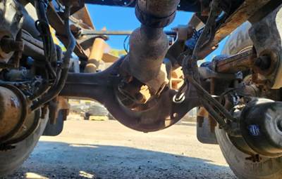 Dana DSP40 Rear Axle Housing for a 2007 Peterbilt 379