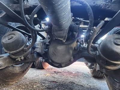 Dana DSP40 Rear Axle Housing for a 2007 Kenworth T600