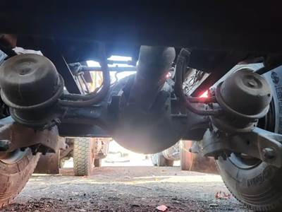 Dana DSP40 Rear Axle Housing for a 2007 Kenworth T600