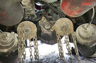 Dana Rear Axle Housing for a 2007 Kme Kovatch Fire Truck