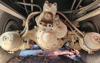 Dana RA474 Rear Axle Housing for a 1993 International F-5070