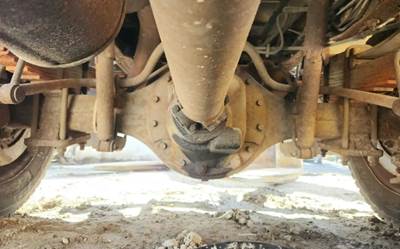 Dana S150 Rear Axle Housing for a 2002 Ford F-550