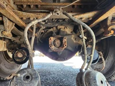 Dana S23-190D Rear Axle Housing for a 2008 Kenworth T300
