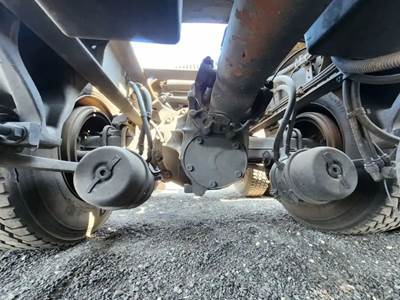 Detroit DA-RT-40.0-4 Rear Axle Housing for a 2016 Freightliner Cascadia 125