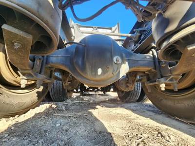 Detroit DA-RT-40.0-4 Rear Axle Housing for a 2018 Freightliner Cascadia 126