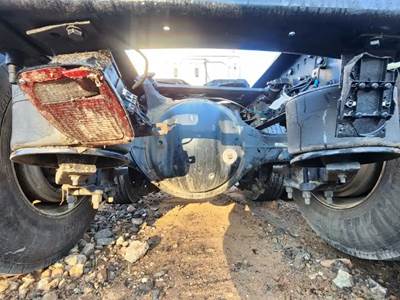 Detroit DA-RT-40.0-4 Rear Axle Housing for a 2022 Freightliner Cascadia 126