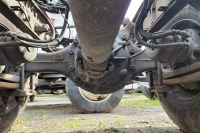 Detroit R21-4N Rear Axle Housing for a 2017 Freightliner M2 106