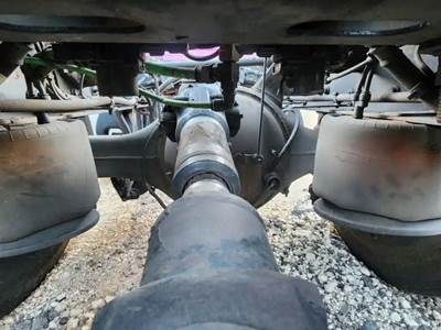 Detroit RT40-4N Rear Axle Housing for a 2017 Freightliner Cascadia 125