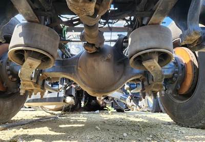 Detroit RT40-4N Rear Axle Housing for a 2019 Freightliner Cascadia 126